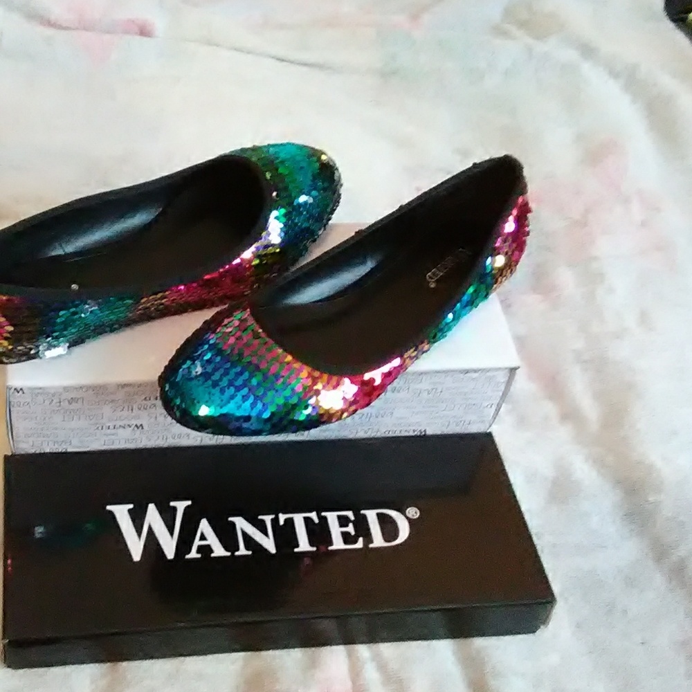 Shoes - Picture 2 of 4